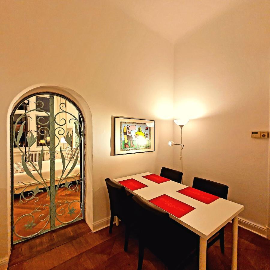 3 Large With 2 Separate Bedbrooms Close To Centre Near Kudamm And Kadewe Appartamento Berlino